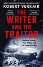 "THE WRITER AND THE TRAITOR" in Rot. Darunter Fotos, Schreibmaschine, Kamera, Hut, Tischlampe. Autor: Robert Verkaik.