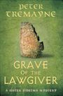 „Peter Tremayne: Grave of the Lawgiver. A Sister Fidelma Mystery“ steht über einem verzierten Runenstein auf grünem Hintergrund.