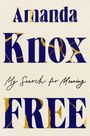 "Amanda Knox, My Search for Meaning, FREE" in kunstvoll verzierten Buchstaben auf hellem Hintergrund.