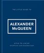 THE LITTLE GUIDE TO ALEXANDER McQUEEN. STYLE TO LIVE BY. Unofficial and Unauthorized. Dunkelblauer Hintergrund.