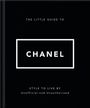 "The Little Guide to Chanel" steht im Zentrum. Unten: "Style to Live By, Unofficial and Unauthorized". Schwarzer Hintergrund.