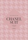 "The Story of the CHANEL Suit" von Caroline Young, in schwarzer Schrift auf rosa Hintergrund mit Hahnentritt-Muster.