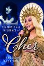 "The MUSIC and INFLUENCE of Cher, Angela Andaloro." Eine Frau in einem glitzernden Outfit mit goldener Krone singt.