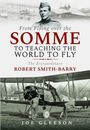 "From Flying over the Somme to Teaching the World to Fly. The Extraordinary Robert Smith-Barry. Joe Gleeson." Historisches Foto eines Doppeldeckerflugzeugs.