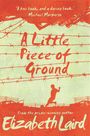 Text: "A fine book, and a daring book." - Michael Morpurgo. "A Little Piece of Ground" von Elizabeth Laird. Illustration: Kind mit Ball.