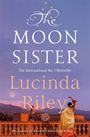 „The Moon Sister“ von Lucinda Riley, internationaler Bestseller, Tänzerin vor einer Burg im Abendlicht.