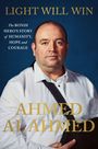 Text: "LIGHT WILL WIN", "The Bondi Hero's Story of Humanity, Hope and Courage", "AHMED AL AHMED". 
Ein Mann mit weißem Hemd und Arm in Schlinge.
