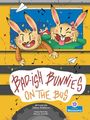 "Bad-ish Bunnies on the Bus" steht groß auf einem gelben Bus. Zwei fröhliche Hasen schauen aus dem Fenster.
