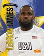 LEBRON JAMES steht vertikal links. Ein Sportler in Team-USA-Kleidung mit US-Flagge und Capstone Branches-Logo.