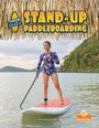 "Stand-Up Paddleboarding" und "Catch the Wave." Eine Frau steht auf einem Paddleboard im Wasser, umgeben von Natur.