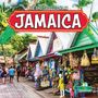 "Life and Traditions in Jamaica." Bunte Marktstände mit Kleidung und Souvenirs, umgeben von Palmen.