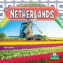 "Life and Traditions in The Netherlands", "Arthur Yazdani". Eine Windmühle hinter bunten Tulpenfeldern.
