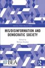 „MIS/DISINFORMATION AND DEMOCRATIC SOCIETY“, herausgegeben von Melissa Zimdars. Blau-weiße geometrische Muster.
