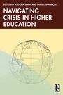 „NAVIGATING CRISIS IN HIGHER EDUCATION“, Herausgeber: Jitendra Singh, Chris J. Shannon. Illustration: Globus.