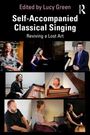 Text: "Edited by Lucy Green. Self-Accompanied Classical Singing. Reviving a Lost Art." Weiter unten sind neun Bilder von Menschen, viele am Klavier.