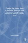 „Taming the Lizard Brain“ von Shannon Hodges. Ein blaues Hintergrundmotiv mit feinen, verwobenen Linien.