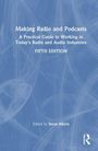 "Making Radio and Podcasts, Fifth Edition, von Steve Ahern. Blauer Hintergrund mit abstrakten Linien, Routledge-Logo."