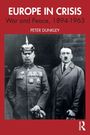 „EUROPE IN CRISIS: War and Peace, 1894-1963“ von Peter Dunkley. Historische Fotografie von zwei Männern in Uniform und Anzug.