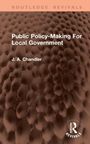 „Public Policy-Making For Local Government“, J. A. Chandler. Braune, strukturiert wirkende Hintergrundoberfläche.