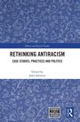 „Rethinking Antiracism: Case Studies, Practices and Politics“, herausgegeben von John Solomos. Blaues, florales Muster.
