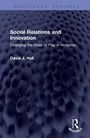 Buchcover: „Social Relations and Innovation“ von David J. Hall. Bläuliches, abstraktes Muster im Hintergrund.