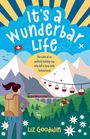 Text: "It's a Wunderbar Life", "The tales of an unlikely holiday rep who fell in love with Switzerland", "Liz Goodwin". 

Illustration: Eine Person mit Rucksack schaut auf Berge, eine Bahn, Seilbahn und Schweizer Flagge.