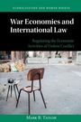 „War Economies and International Law“ von Mark B. Taylor. Verlassener Stuhl und Tisch in einer zerstörten Straße.
