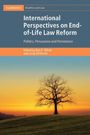 International Perspectives on End-of-Life Law Reform. Ein Baum steht allein auf einer leicht hügeligen Landschaft bei Sonnenuntergang.
