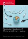 „Routledge Handbook of Media and Communication“. Mehrere Kabel umkreisen einen kleinen Globus auf blauem Hintergrund.
