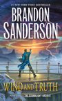 #1 New York Times Bestseller. Brandon Sanderson. Wind and Truth. Buch fünf von The Stormlight Archive. Illustration: Ein Mann in blauem Gewand steht auf einer Plattform mit leuchtenden Kristallen und blickt auf einen stürmischen Himmel.