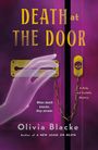 "DEATH AT THE DOOR", "When death knocks, they answer.", "Olivia Blacke". Lila Tür mit geisterhafter Hand und Totenkopfkettenschloss.