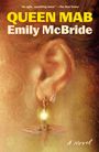 "QUEEN MAB" von Emily McBride. Zitat: „An agile, unsettling novel.“ Ohr mit zwei Insekten, eines leuchtet. Illustration.