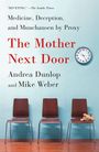 „RIVETING.“ —The Seattle Times. Medicine, Deception, and Munchausen by Proxy. The Mother Next Door. Andrea Dunlop und Mike Weber. Drei braune Stühle, einer mit Teddybär, an einer türkisfarbenen Wand mit Uhr.