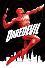 "Daredevil" steht in großen weißen Buchstaben. Eine rote Superhelden-Illustration mit Stab, vor einer Stadtsilhouette.