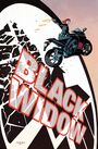 Text: "BLACK WIDOW". Eine Frau auf einem Motorrad springt und schießt, vor einem zersplitternden Hintergrund. Illustration.