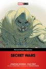 SECRET WARS, Jonathan Hickman, Esad Ribić. Illustration eines maskierten Charakters in Kapuze, bedrohliche Pose.