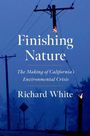 „Finishing Nature: The Making of California’s Environmental Crisis“ von Richard White auf blauem Hintergrund mit brennenden Stromleitungen.