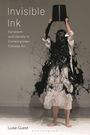 "Invisible Ink: Feminism and Identity in Contemporary Chinese Art" von Luise Guest. Person mit schwarzer Tinte übergossen.