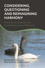 Aufschrift: "Considering, Questioning and Reimagining Harmony". Zwei Schwäne, ein schwarzer und ein weißer, auf Wasser.