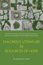 Titel: "CHILDREN'S LITERATURE AS RESOURCES OF HOPE". Oben: Fotos von Gras zwischen Pflastersteinen.