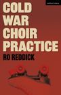 Große beige Schrift: "COLD WAR CHOIR PRACTICE". Darunter: "RO REDDICK". Illustration eines Rollschuhs.