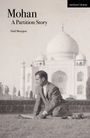 Text: Mohan: A Partition Story. Niall Moorjani. methuen | drama

Ein Mann im Anzug sitzt vor dem Taj Mahal auf einer Wiese.