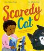 „Scaredy Cat“ in großen Buchstaben, ein Kind liest ein Buch mit einer Katze auf dem Cover, daneben ein neugieriger Katzengesicht.