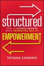 "Structured Empowerment: How to achieve growth while promoting agility." Text in weiß und gelb auf rotem Hintergrund mit Pfeilen.