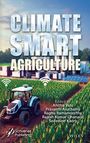 "CLIMATE SMART AGRICULTURE" steht groß, mit Autoren darunter. Ein Traktor fährt auf einem Feld mit Solaranlagen.