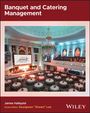 "Banquet and Catering Management" oben. Festsaal mit runden, gedeckten Tischen und großen Kronleuchtern.