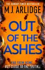 Text: "THE SUNDAY TIMES BESTSELLER M.J. Arlidge OUT OF THE ASHES Far from home. But close to the truth..."  
Hintergrund: Brennende Ränder mit Reißbrettstiften.
