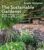 "The Sustainable Gardener" von Angela Youngman zeigt einen grünen Garten mit einer Steinmauer und Insektenhotels.