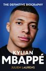 "The Definitive Biography", Kylian Mbappé, Julien Laurens; Nahaufnahme eines jungen Mannes vor blauem Hintergrund.