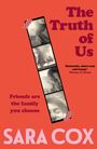 „The Truth of Us“, „Friends are the family you choose“, „Relatable, observant and funny“ – Foto-Streifen von lachenden Frauen.
